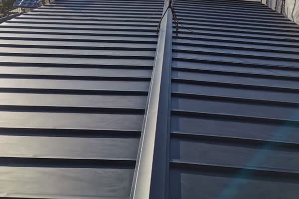 葺き替える屋根の種類について：ガルバリウム鋼板