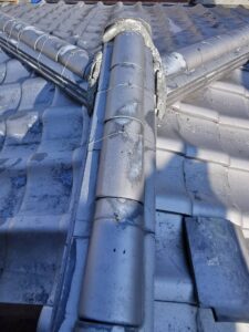 京都市西京区にて瓦屋根修理〈コーキングによる鬼瓦補修〉